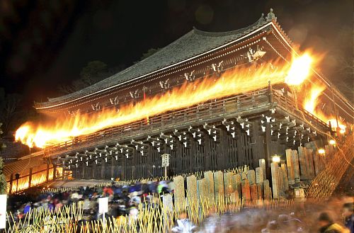 東大寺二月堂お水取り