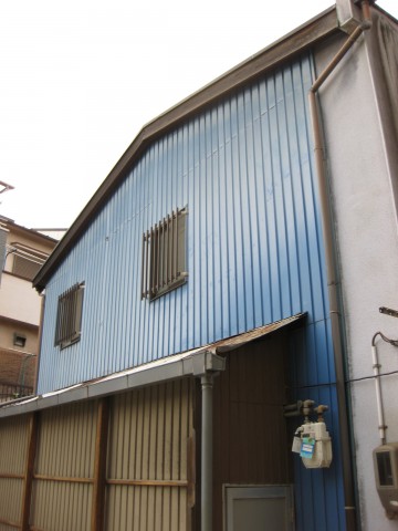 青い外壁