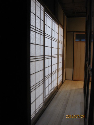 行燈のような和室の明かり