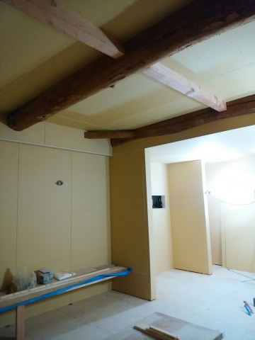小屋組丸太表し,ゴロンボ,化粧梁
